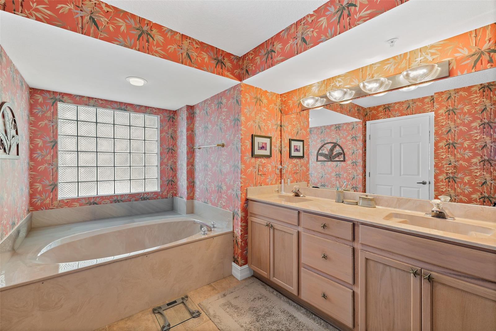 FLORES DEL MAR CONDO - Residential