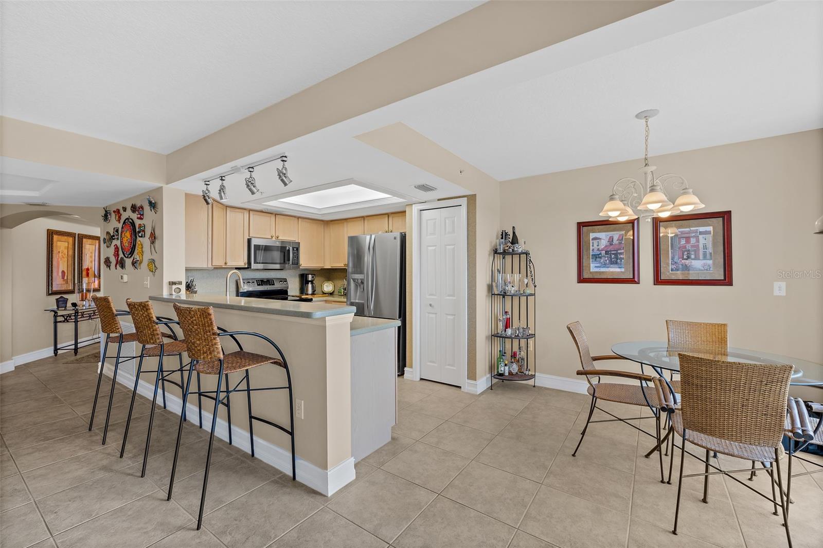 FLORES DEL MAR CONDO - Residential