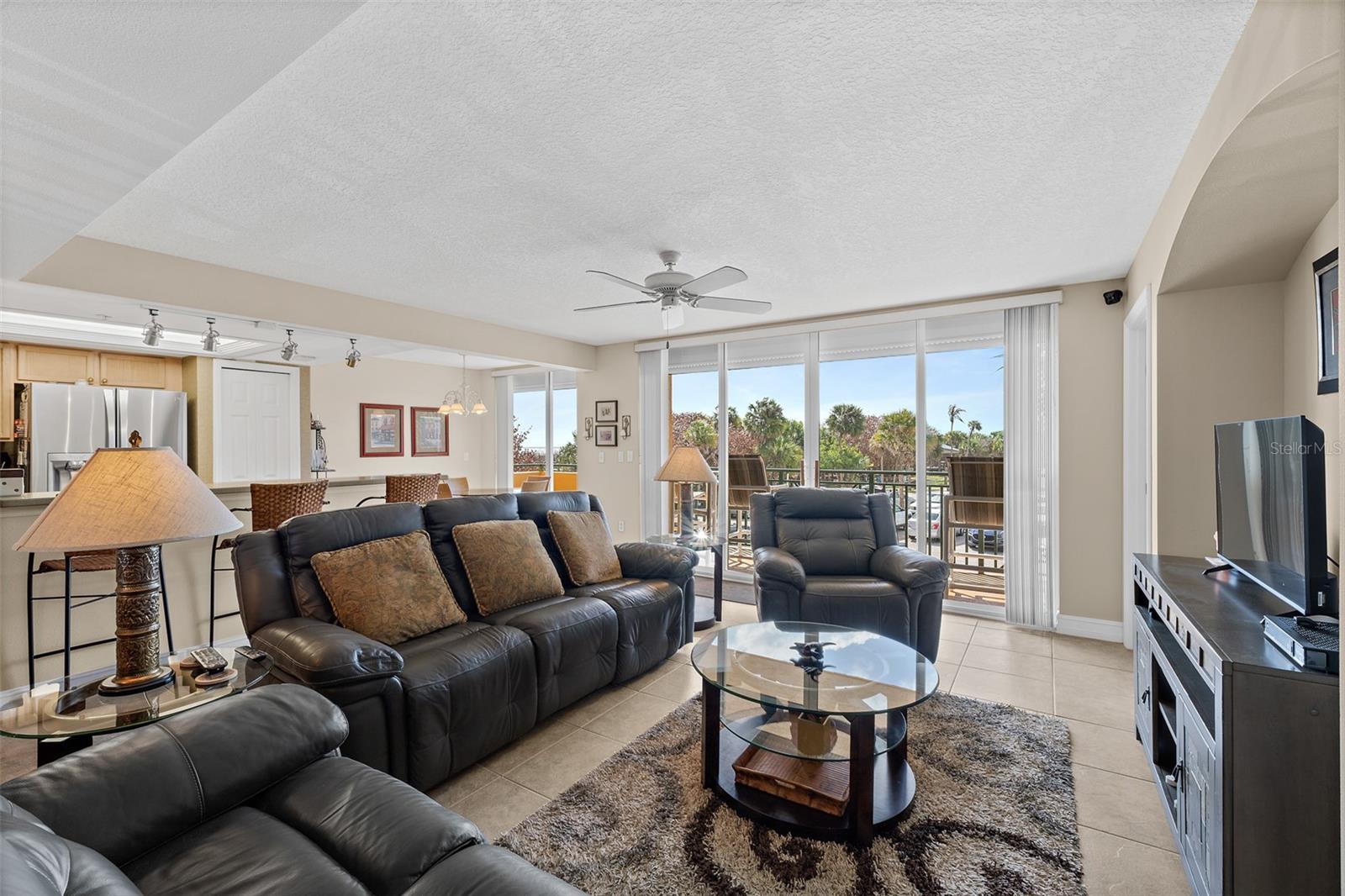 FLORES DEL MAR CONDO - Residential