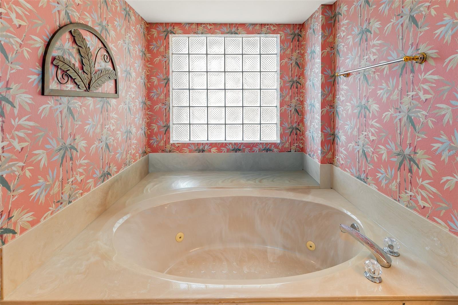 FLORES DEL MAR CONDO - Residential