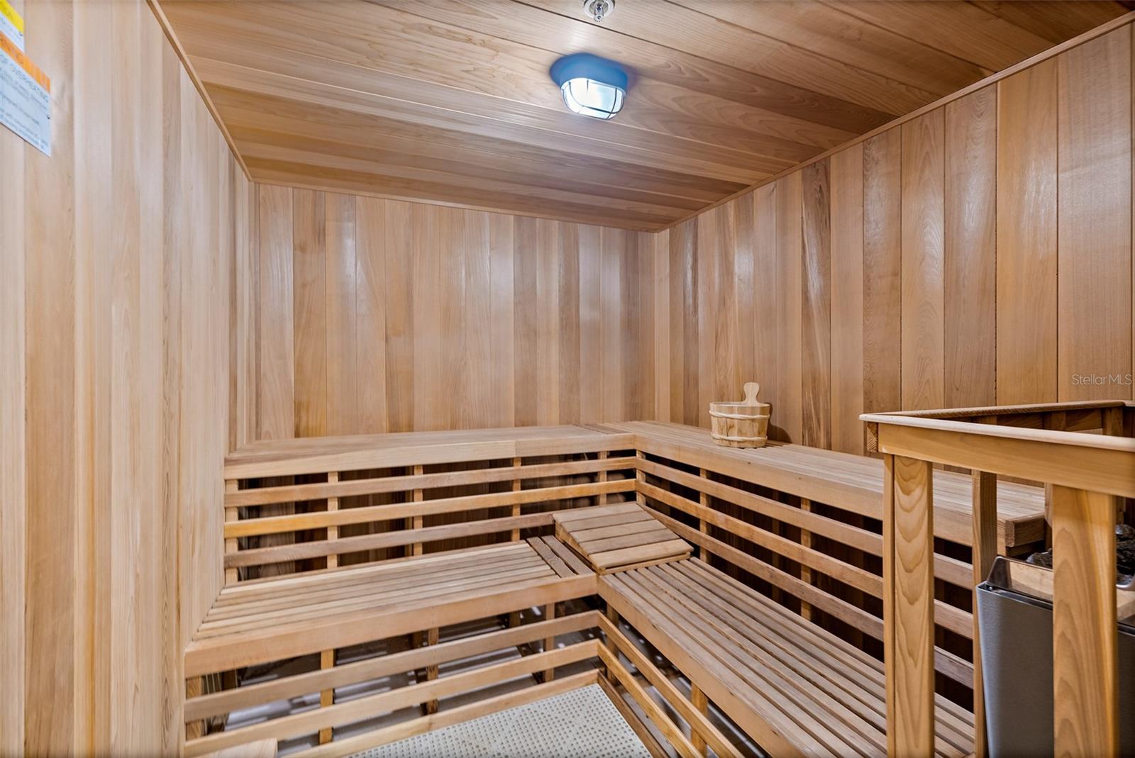 FLORES DEL MAR CONDO - Residential