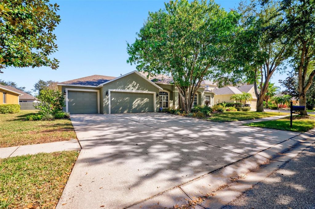 Photo of 306 Carriage Oak Place, Seffner, FL 33584 (MLS # TB8471042)