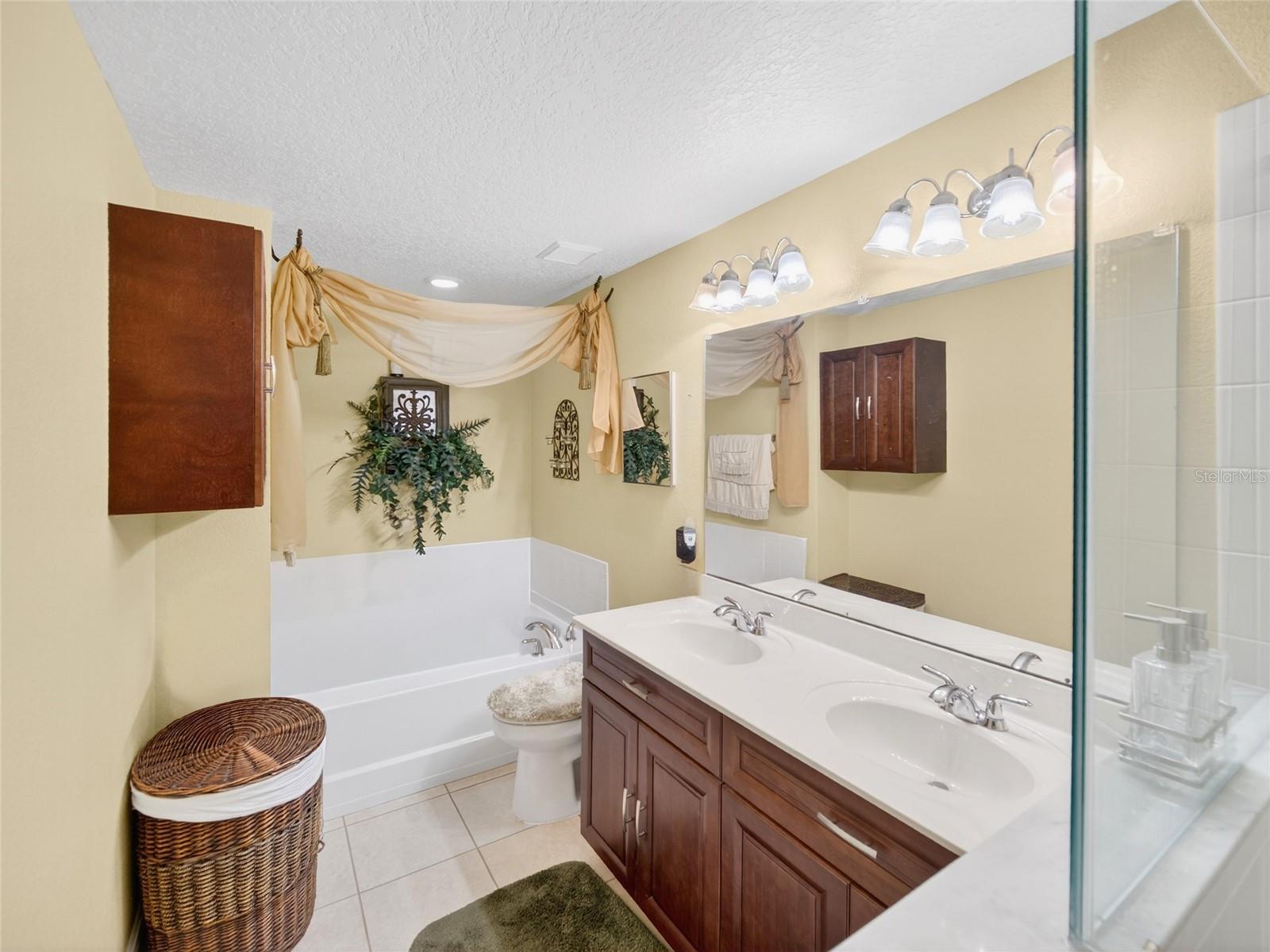 FOUR CORNERS PH 02 - Residential