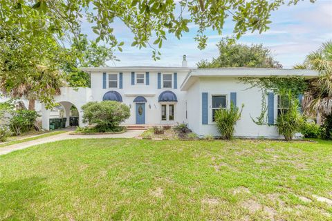 Photo of 724 N Oleander Avenue, Daytona Beach, FL 32118 (MLS # V4940750)