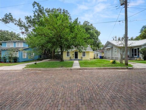 A home in LAKELAND