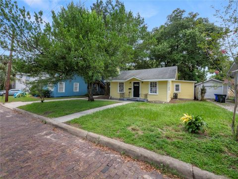 A home in LAKELAND