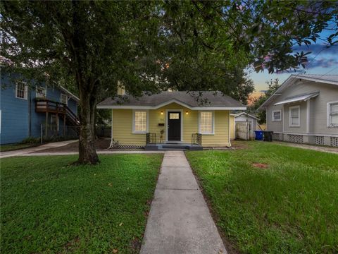 A home in LAKELAND