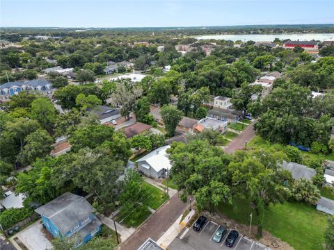 A home in LAKELAND