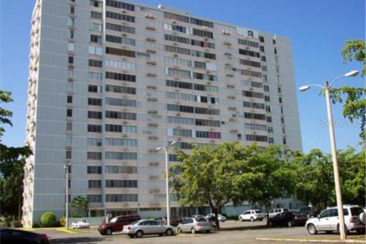 Enjoy living in this beautiful, fully renovated and furnished apartment located on the 16th floor of New Center Plaza. The property features:
• 2 bedrooms
• 1 bathroom
• 2 assigned parking spaces
New Center Plaza displays a prime location in the heart of Hato Rey, right next to the Coliseo de Puerto Rico (Choliseo), the Federal Court, and the Law School, and just minutes from the financial district and Plaza Las Américas.
Available starting July 1.
Monthly Rent: $1,800; 2 parking spaces; utilities not included
Schedule your showing today!
