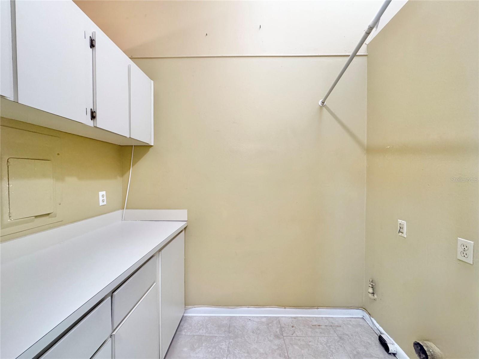 MAYFAIR ON LAKE PH 01 - Residential