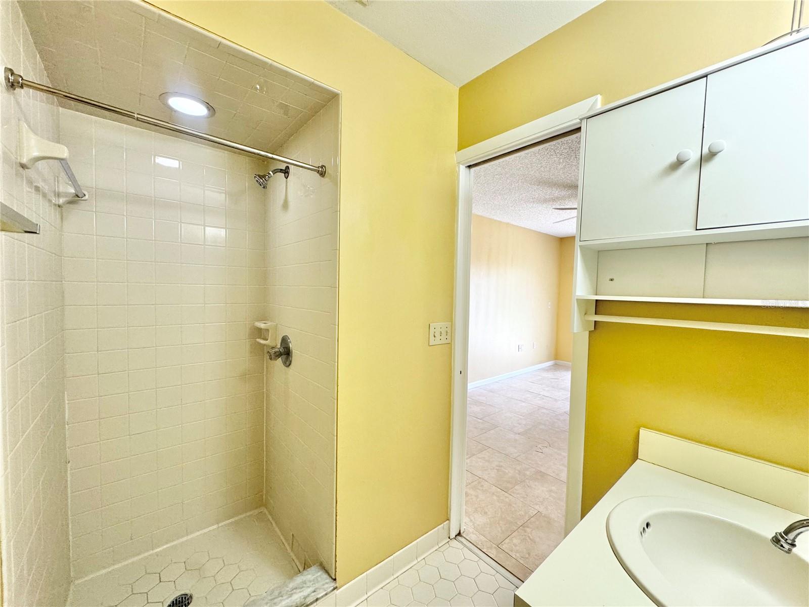 MAYFAIR ON LAKE PH 01 - Residential