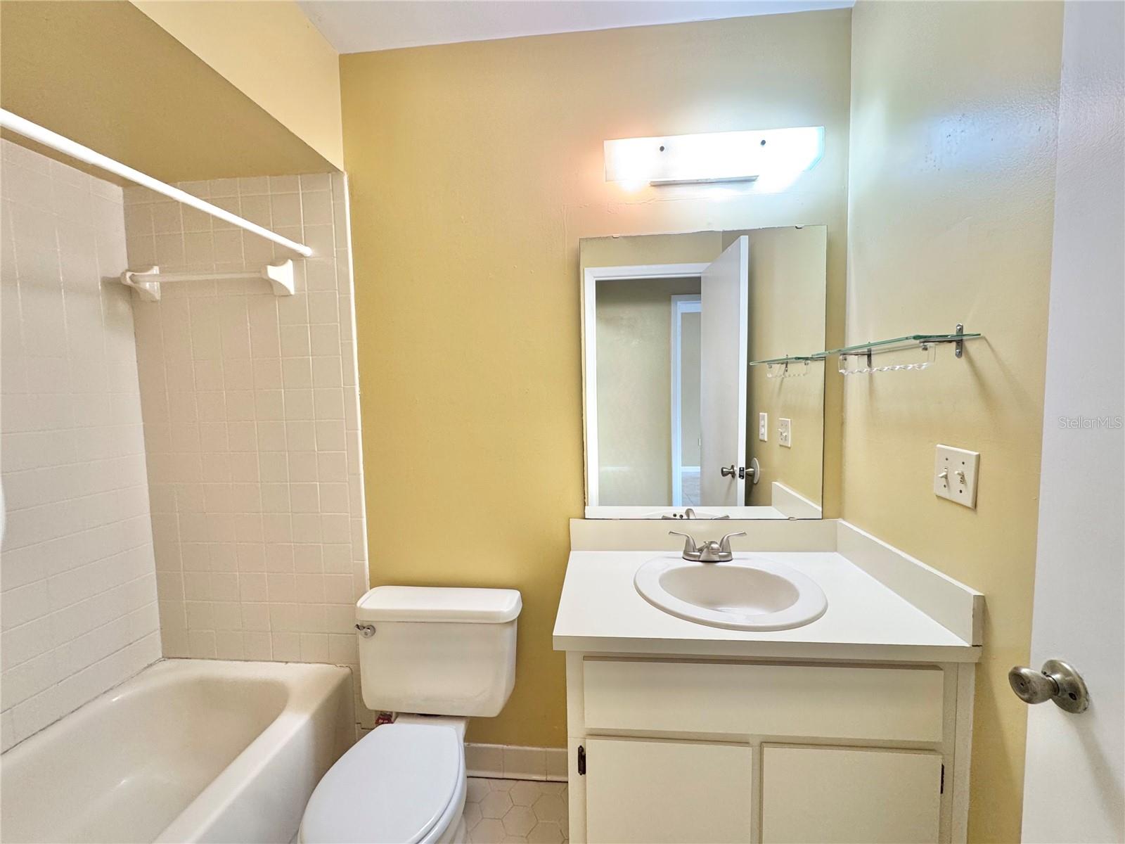 MAYFAIR ON LAKE PH 01 - Residential