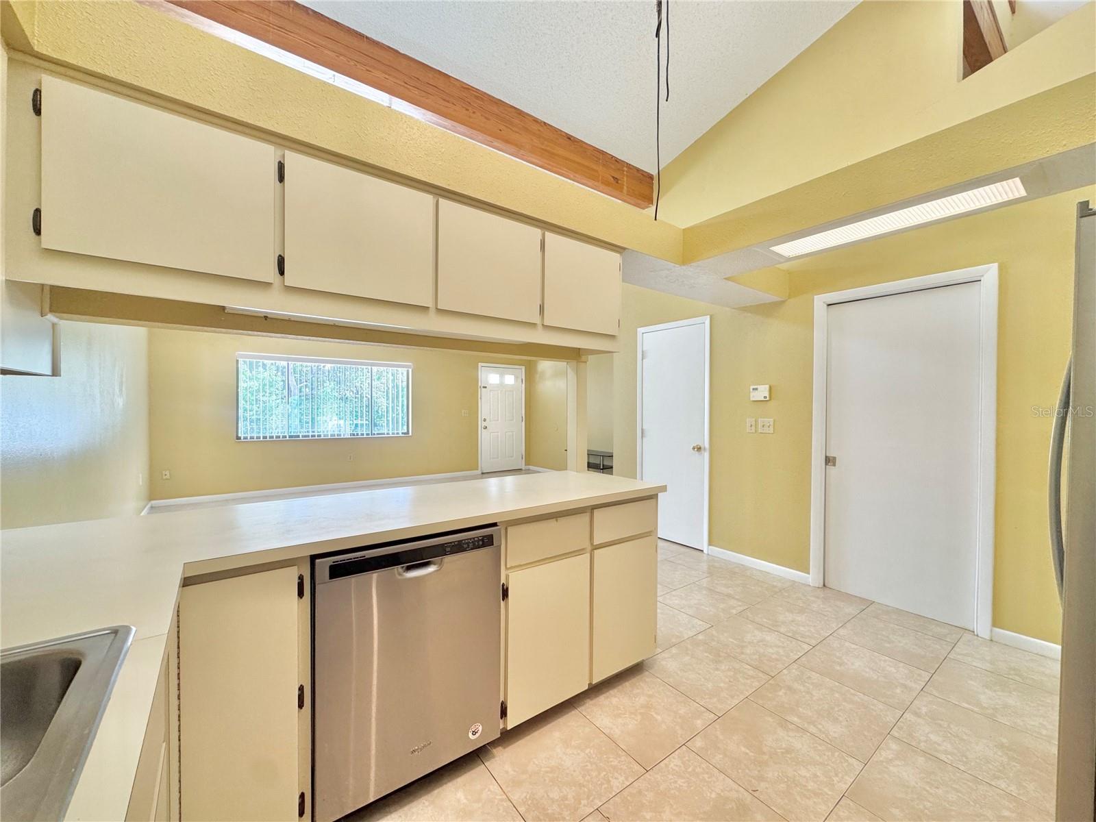 MAYFAIR ON LAKE PH 01 - Residential