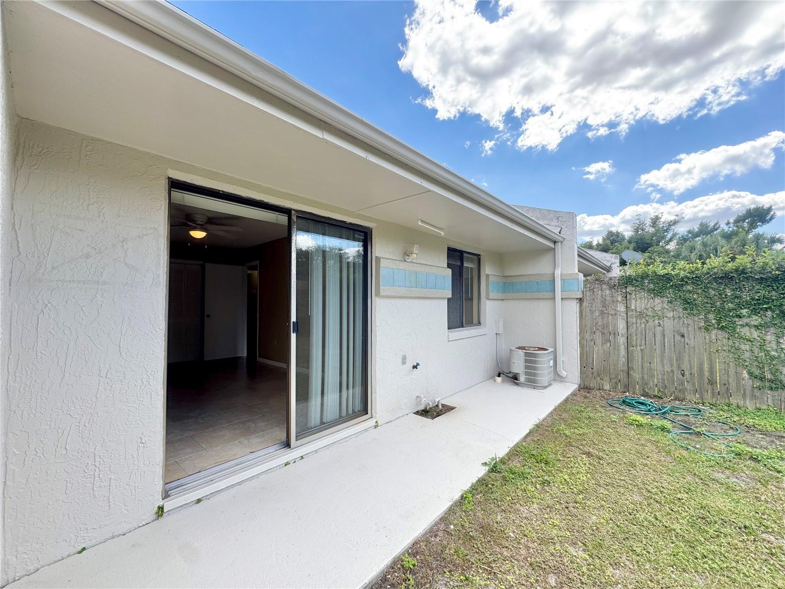 MAYFAIR ON LAKE PH 01 - Residential