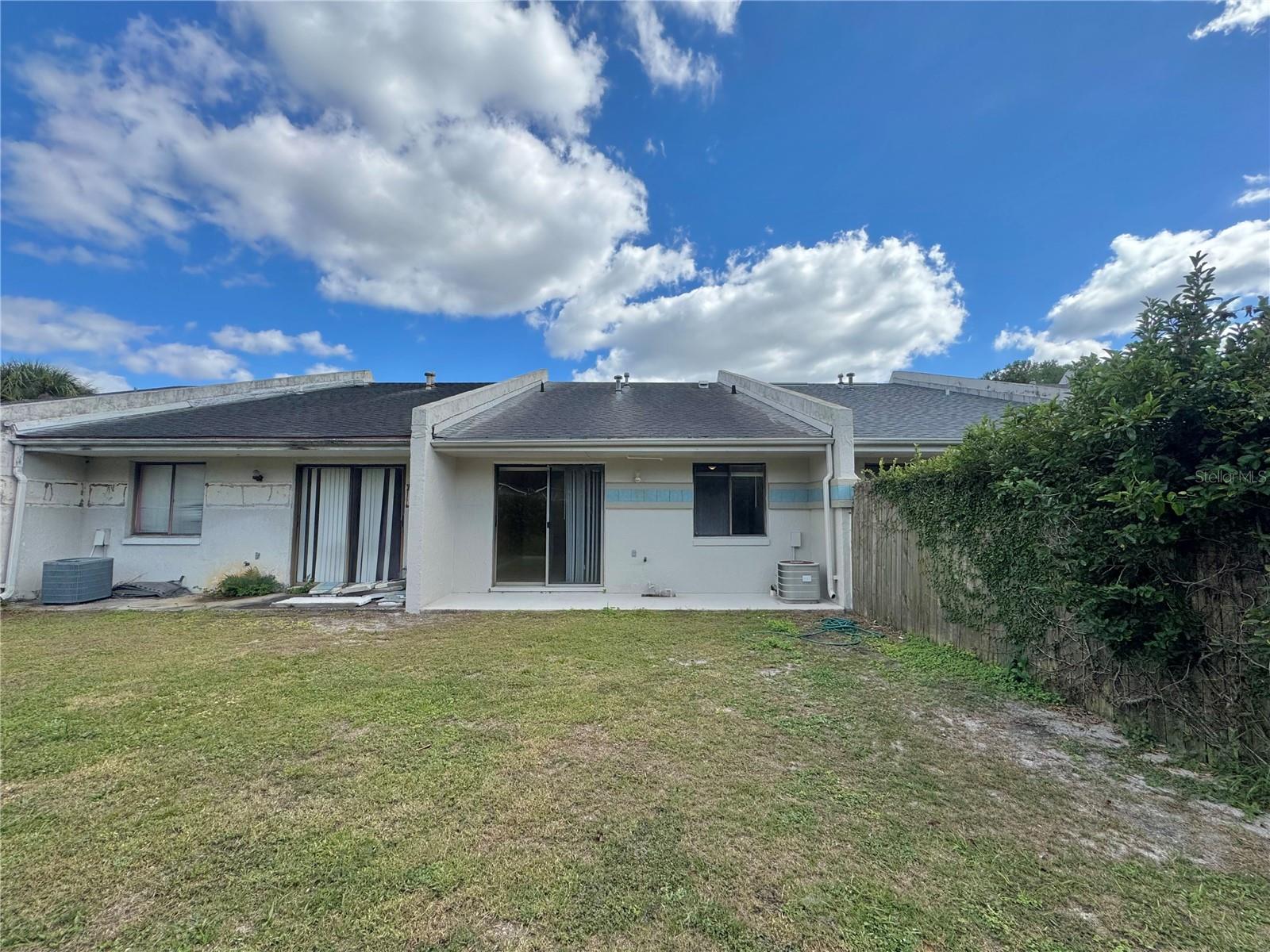 MAYFAIR ON LAKE PH 01 - Residential