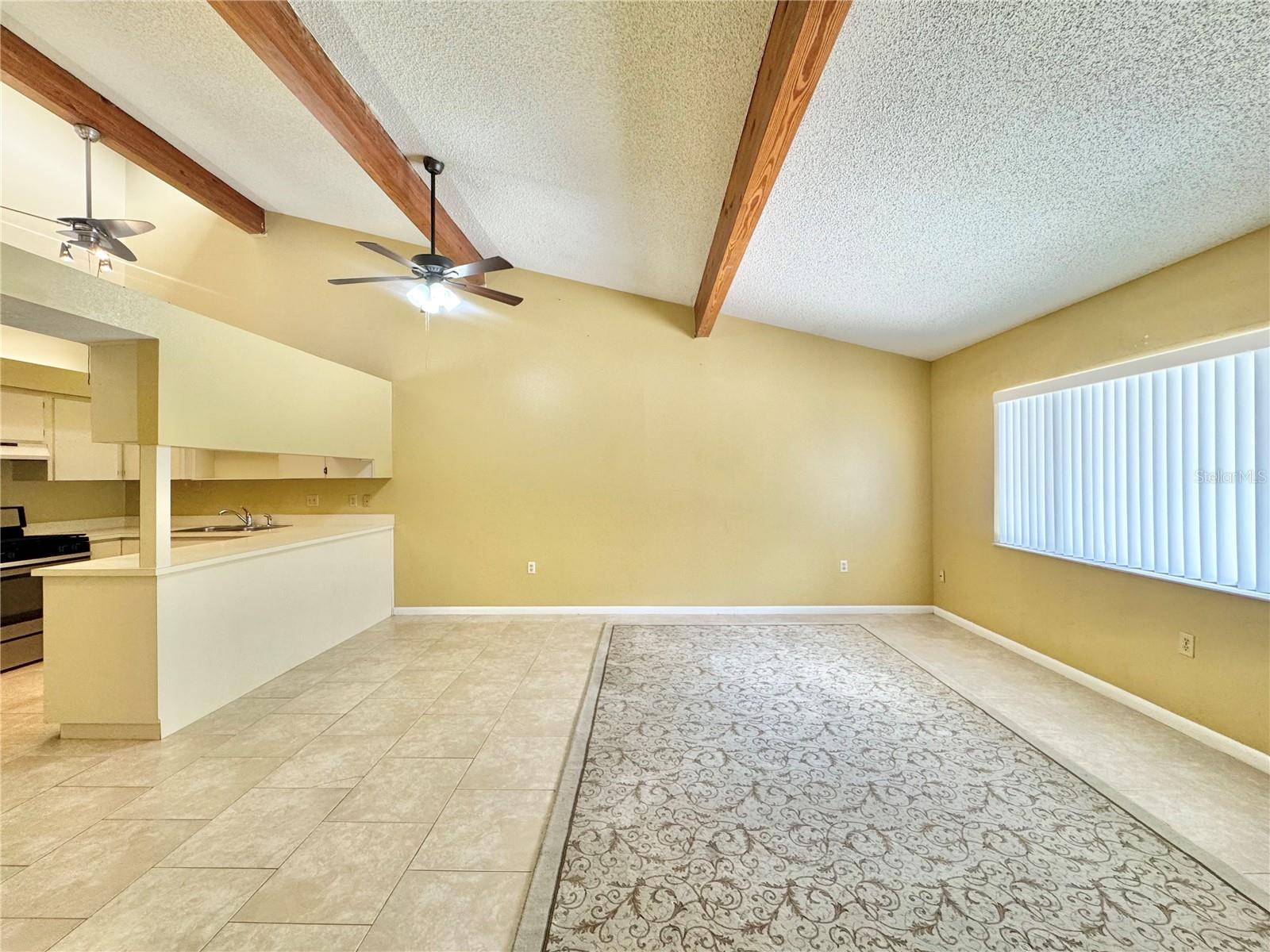 MAYFAIR ON LAKE PH 01 - Residential