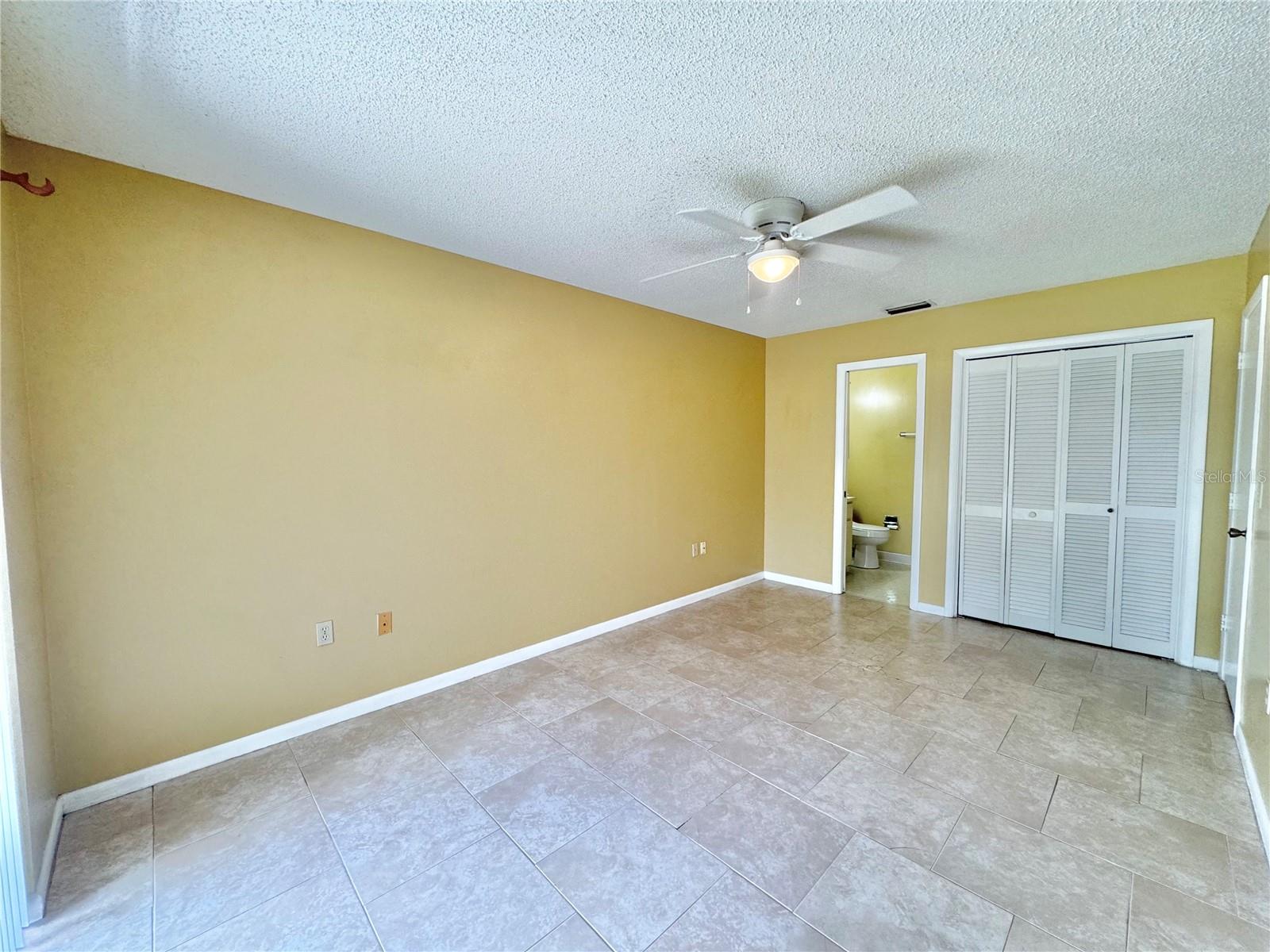 MAYFAIR ON LAKE PH 01 - Residential