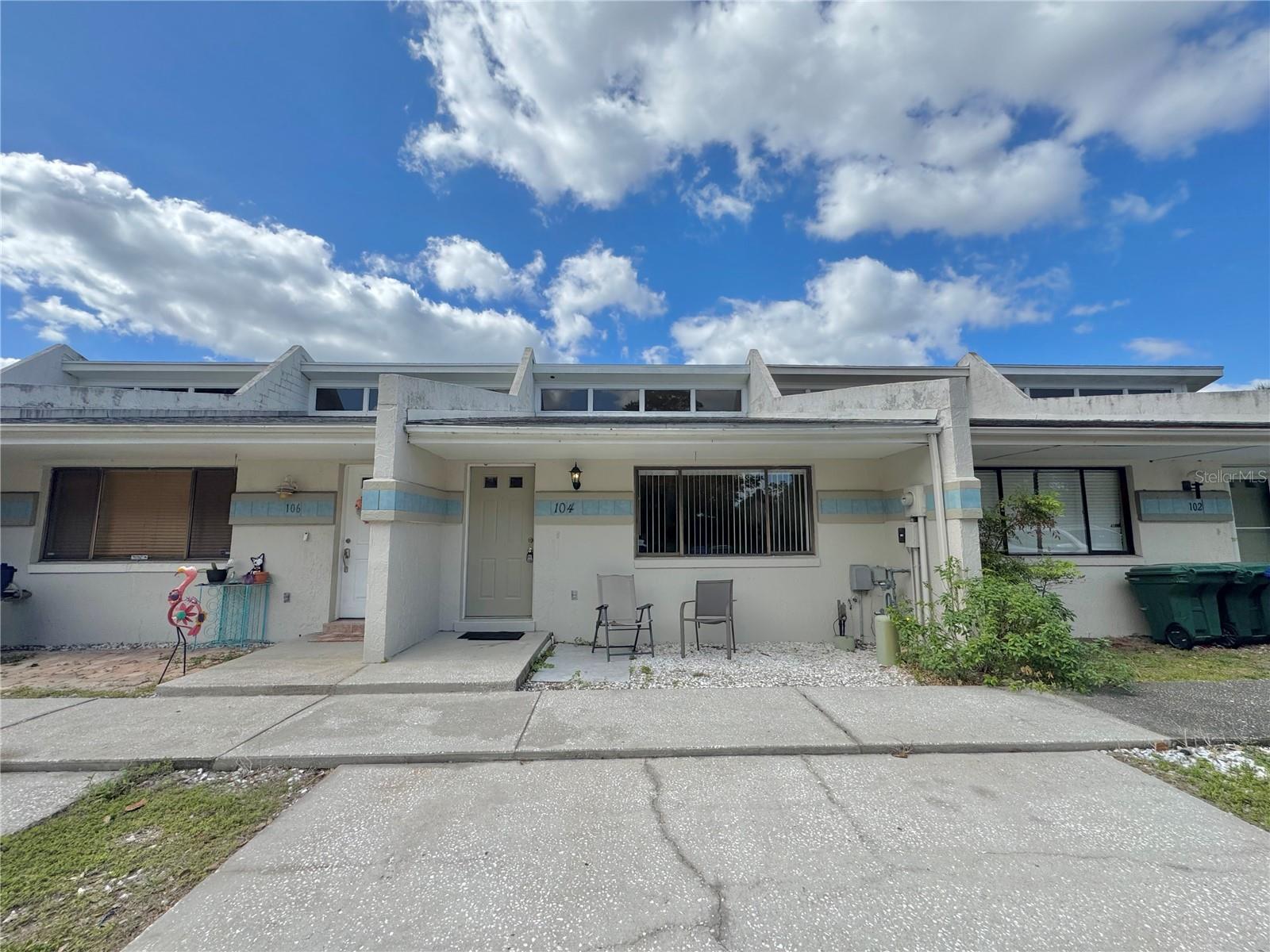 MAYFAIR ON LAKE PH 01 - Residential