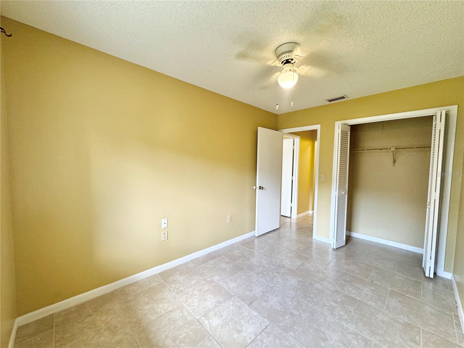 MAYFAIR ON LAKE PH 01 - Residential