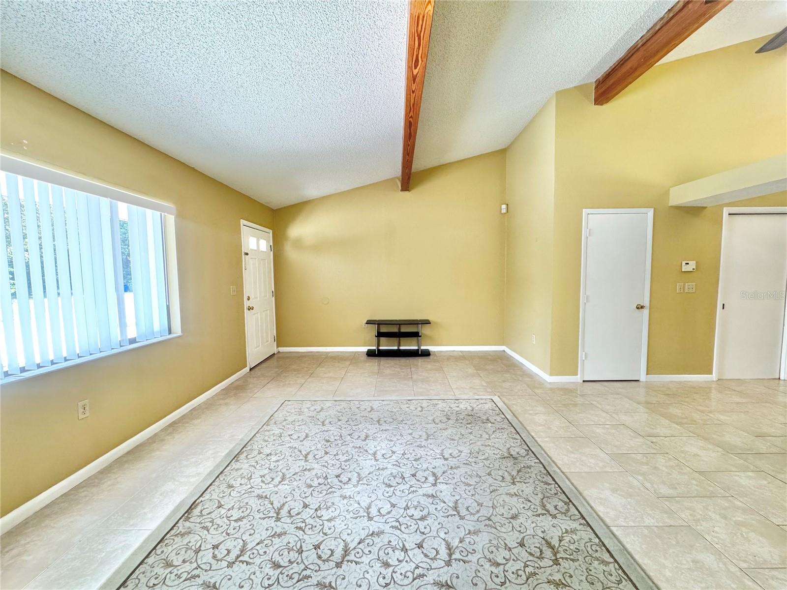 MAYFAIR ON LAKE PH 01 - Residential