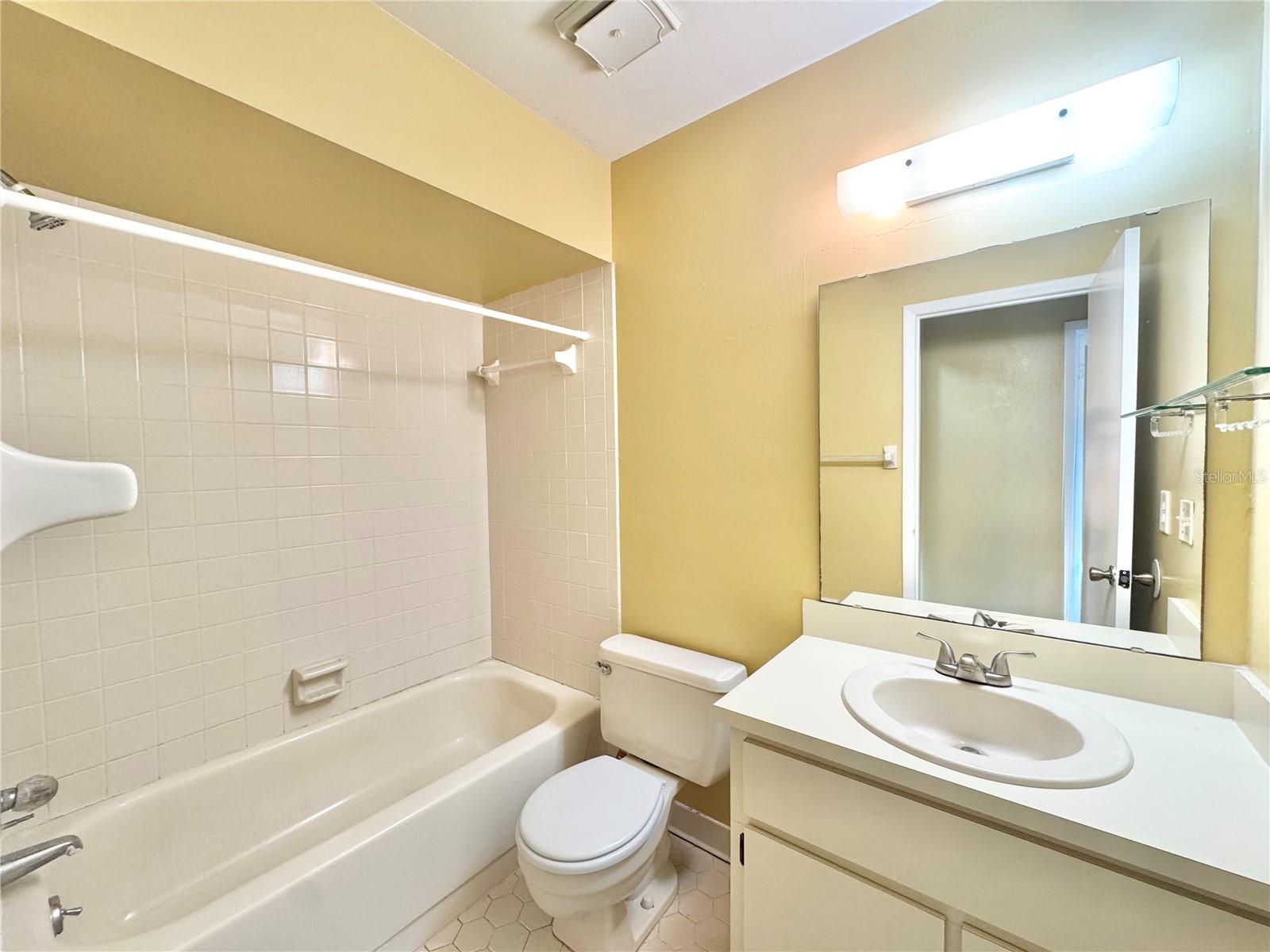 MAYFAIR ON LAKE PH 01 - Residential