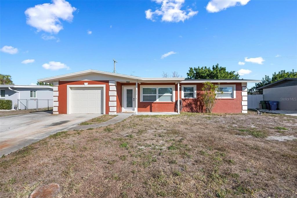 Photo of 2806 Oxford Drive W, Bradenton, FL 34205 (MLS # A4681288)