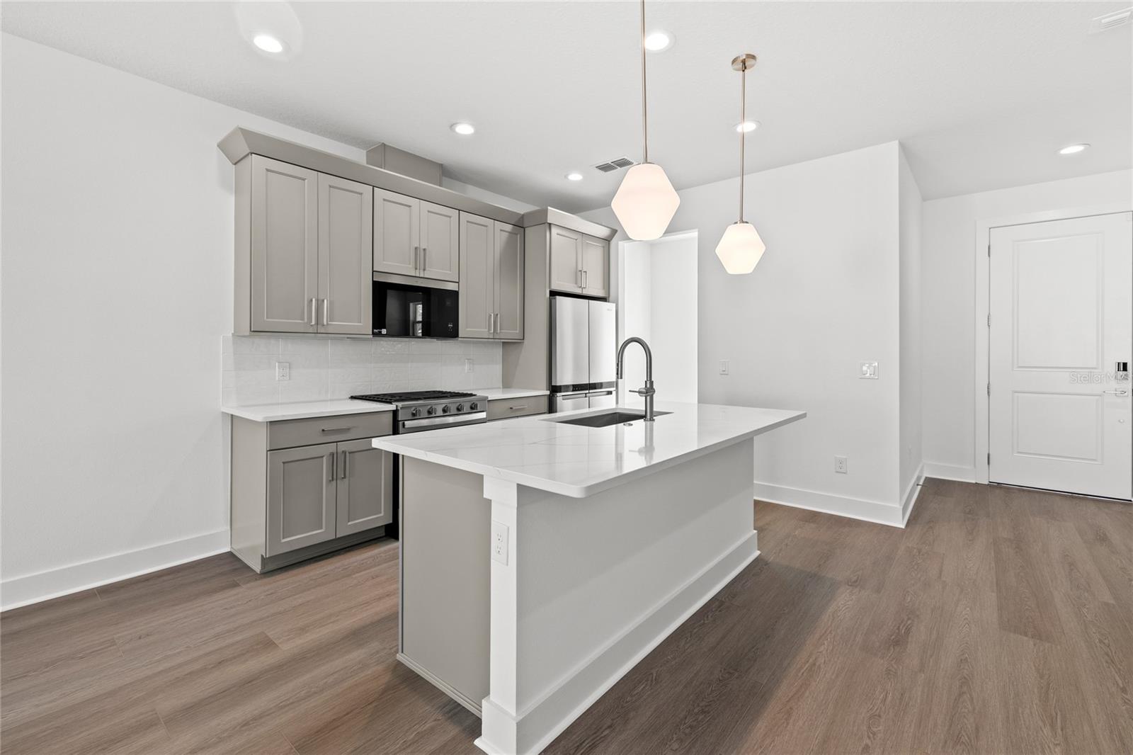 OAKS AT KELLY PARK - Residential Lease