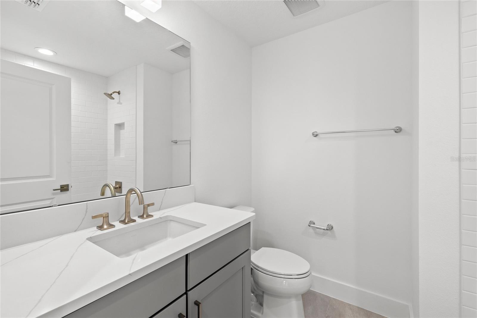 OAKS AT KELLY PARK - Residential Lease