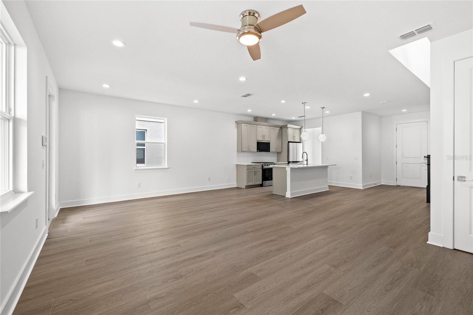 OAKS AT KELLY PARK - Residential Lease