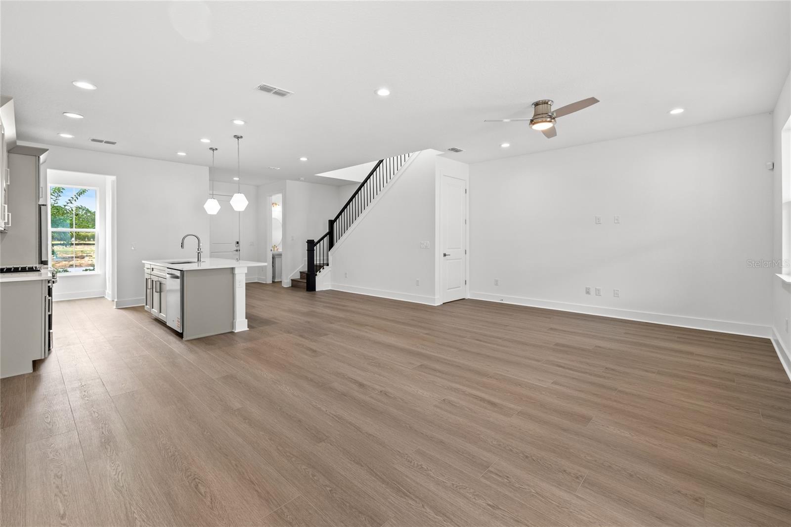 OAKS AT KELLY PARK - Residential Lease