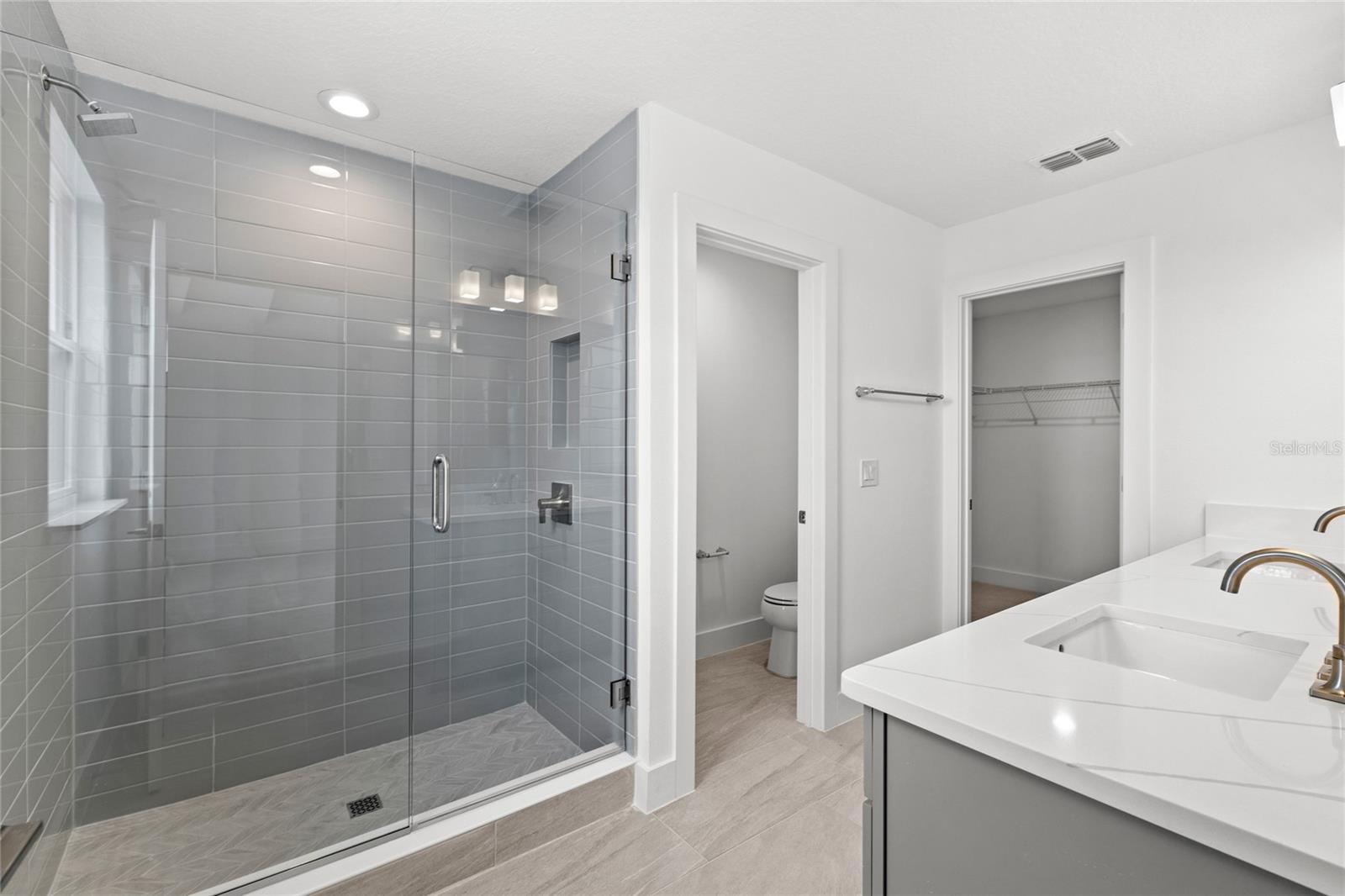 OAKS AT KELLY PARK - Residential Lease