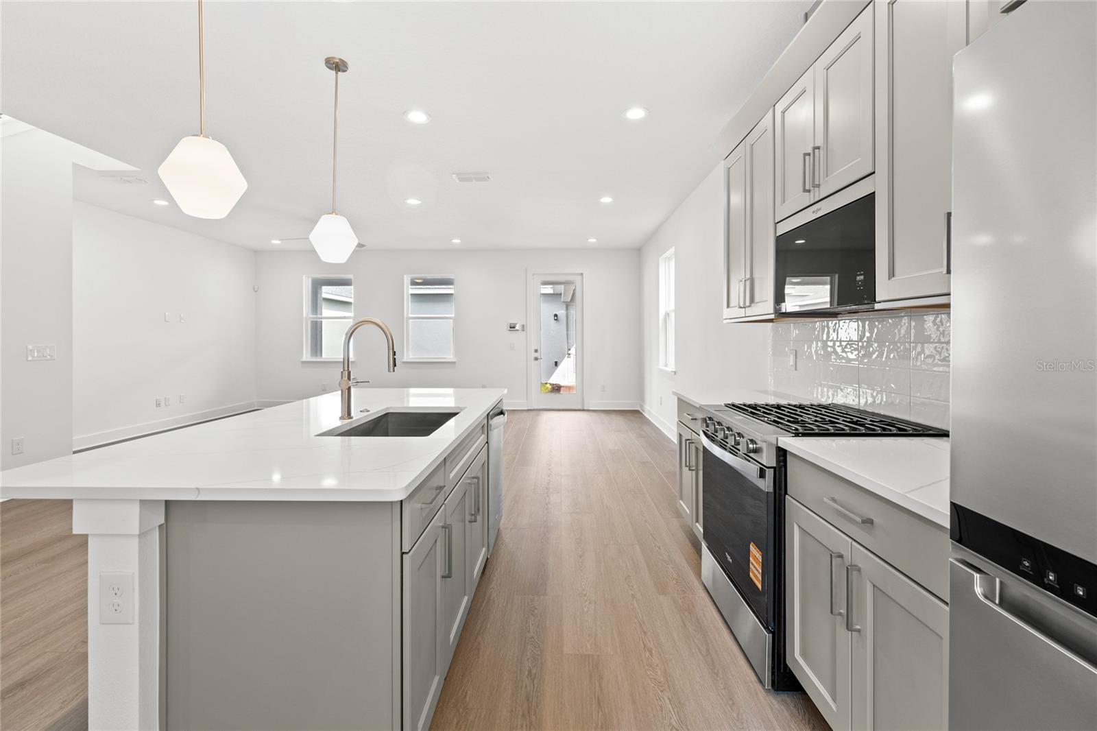 OAKS AT KELLY PARK - Residential Lease