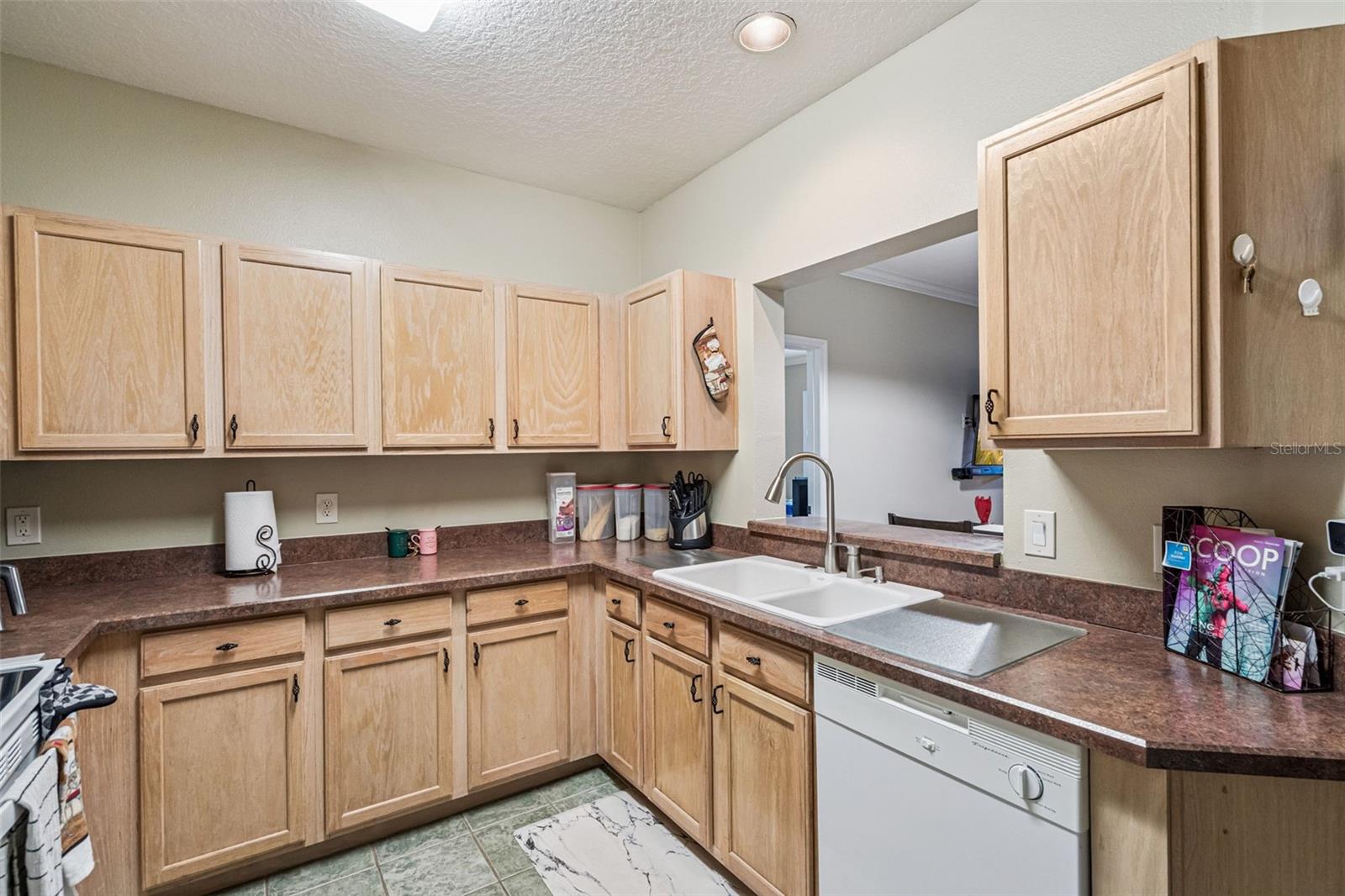 SUMMERGATE CONDO PH 01 5923/0662 - Residential