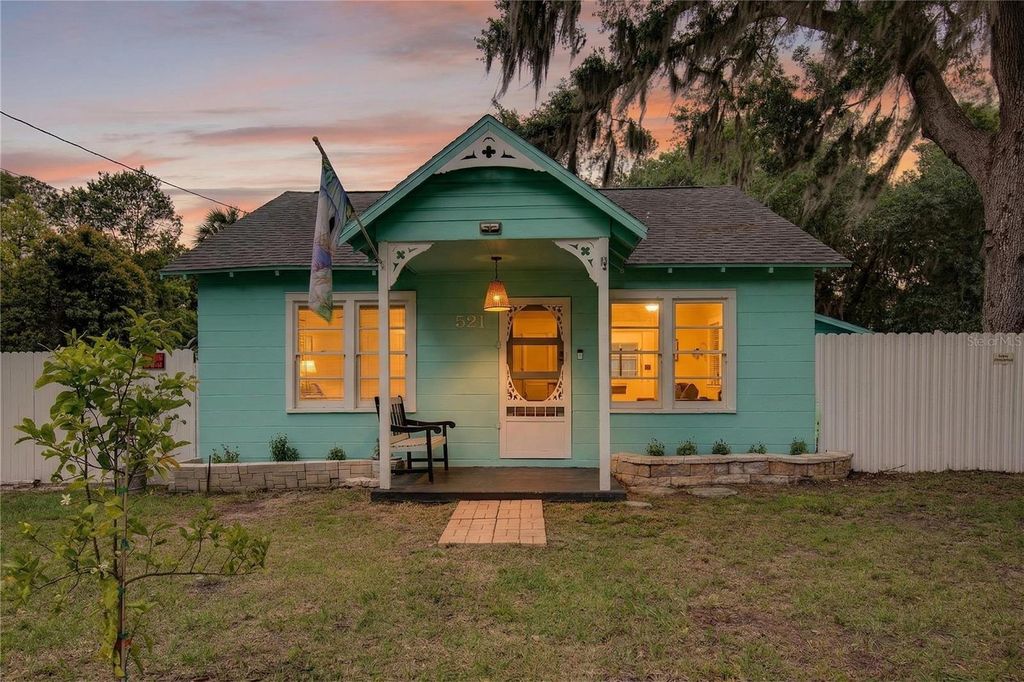 Photo of 521 Michigan Street, Mount Dora, FL 32757 (MLS # O6389508)