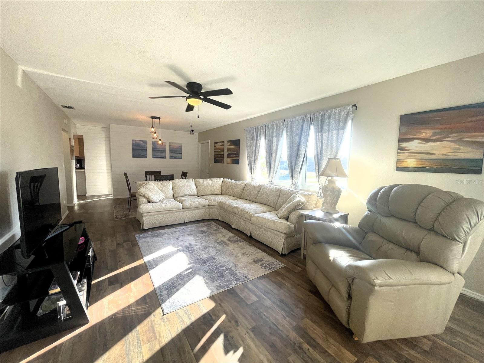 200 ROTONDA BOULEVARD W A4