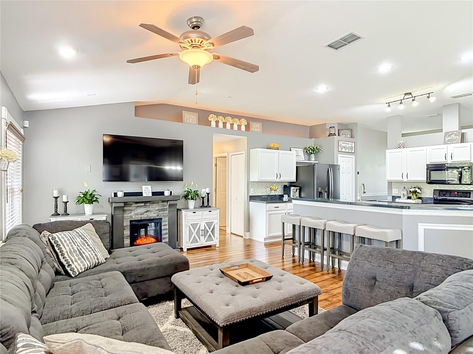 DELTONA LAKES UNIT 3 - Residential