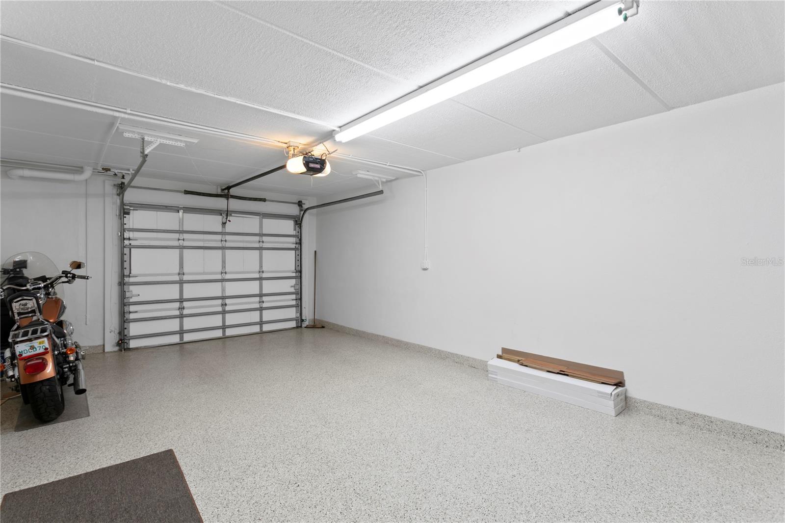 CAPRI LAGOONS CONDO - Residential