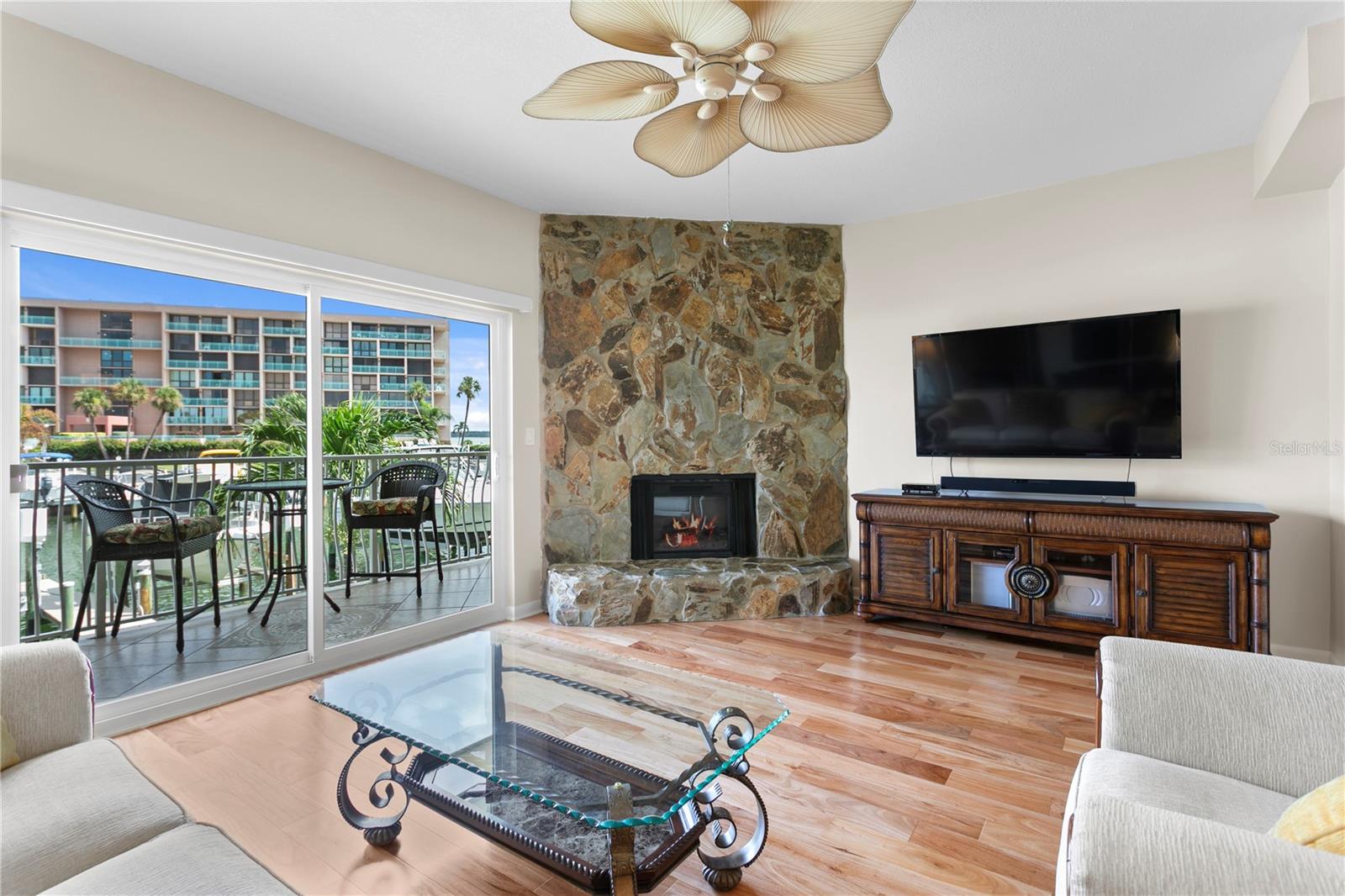 CAPRI LAGOONS CONDO - Residential
