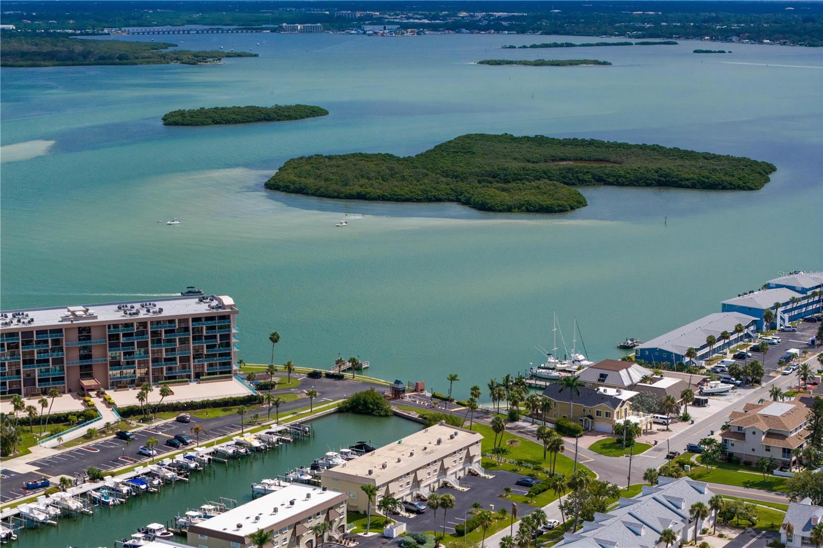 CAPRI LAGOONS CONDO - Residential