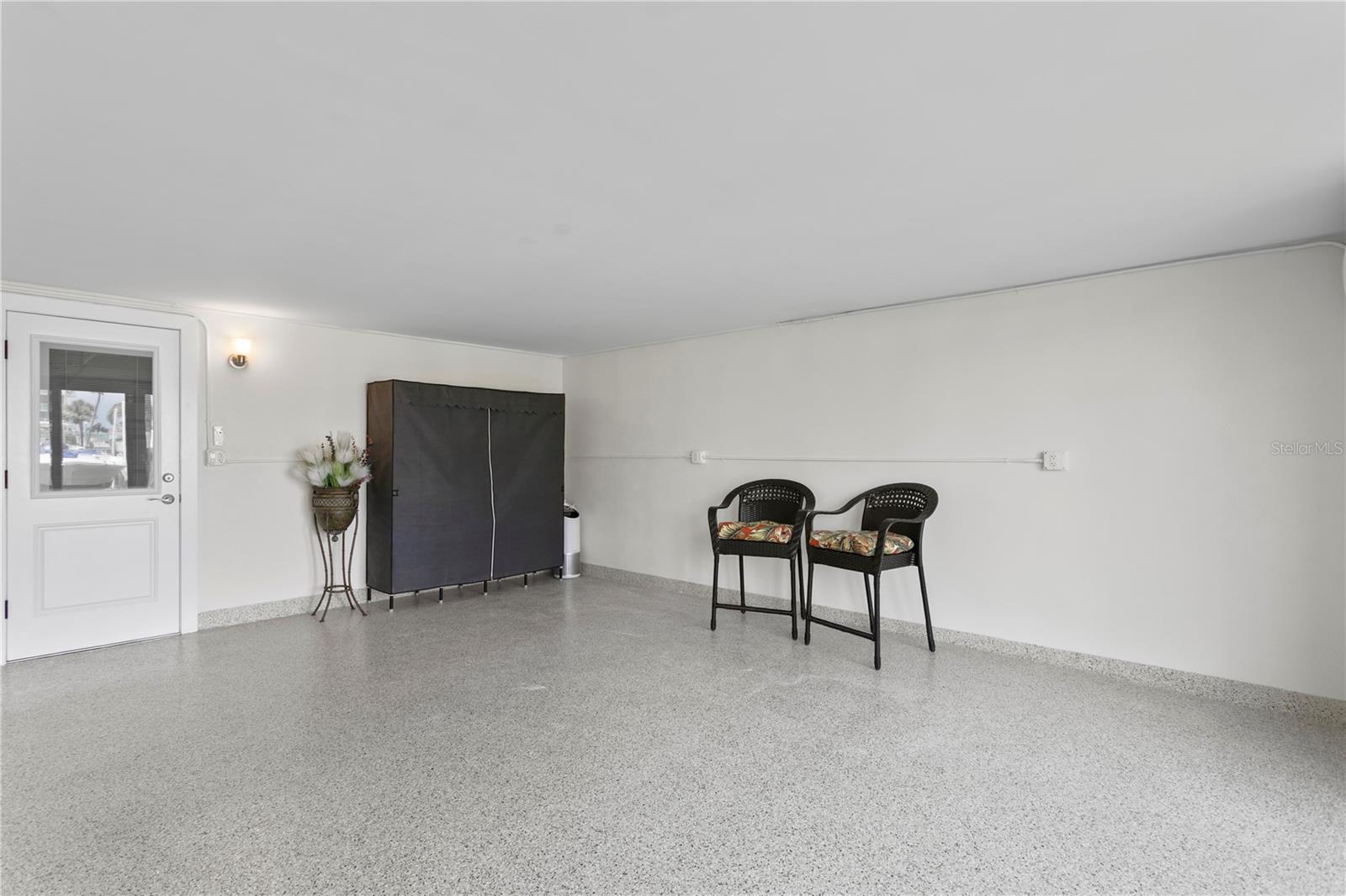 CAPRI LAGOONS CONDO - Residential