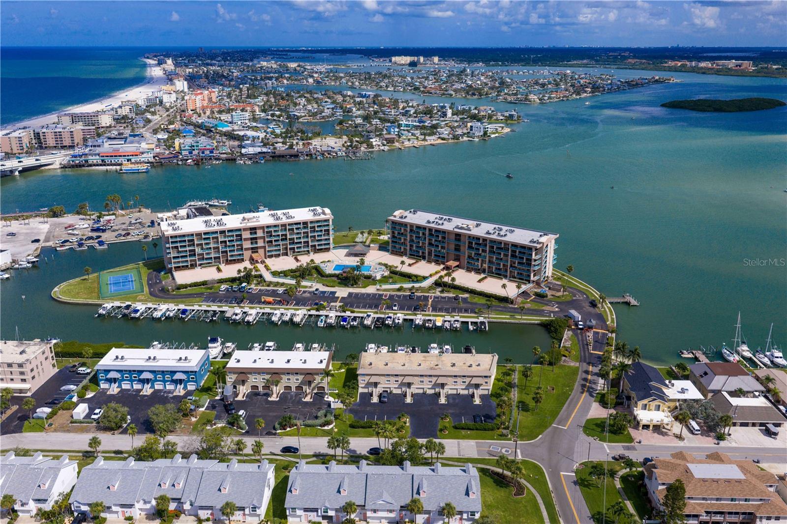 CAPRI LAGOONS CONDO - Residential