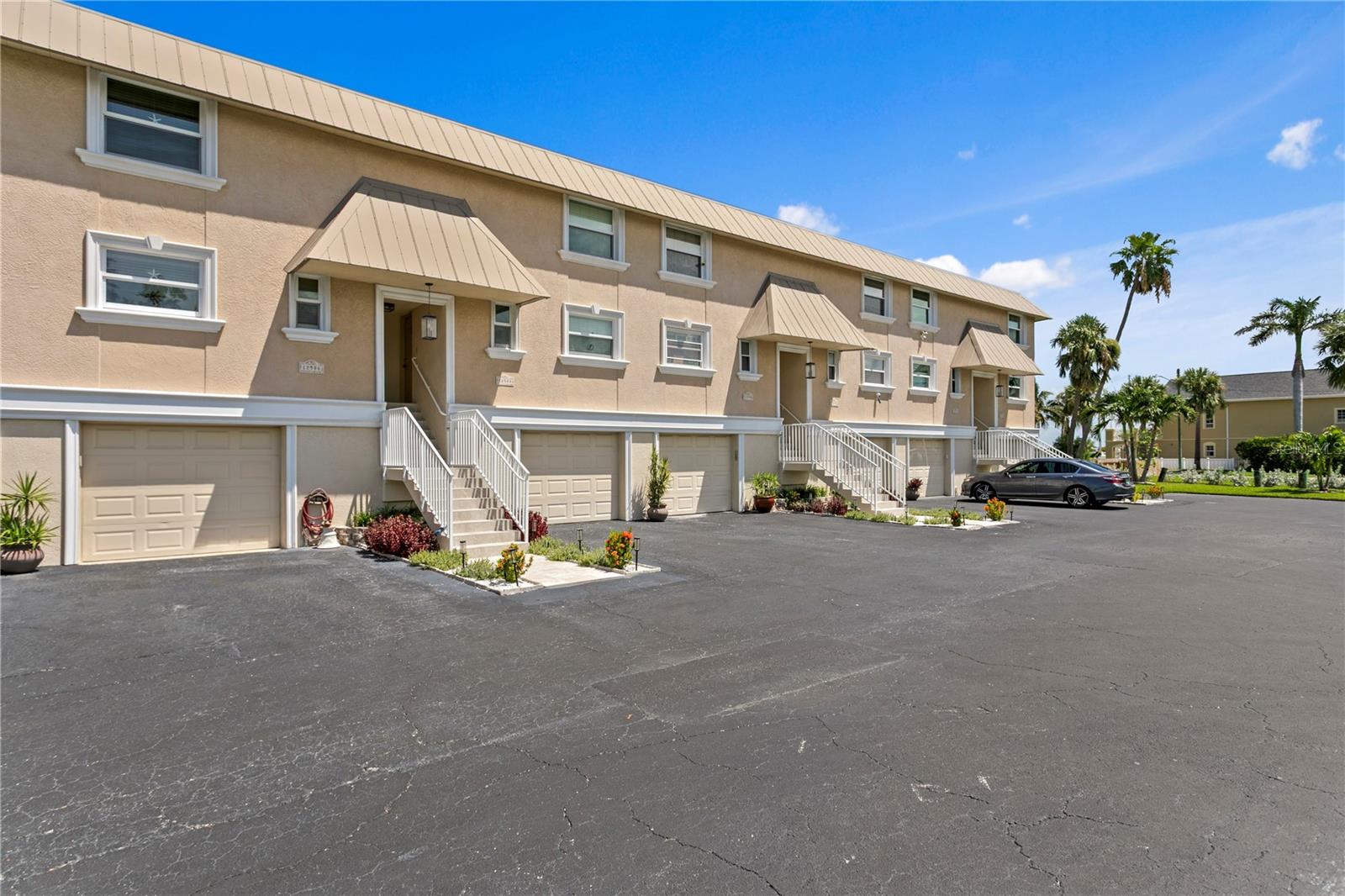 CAPRI LAGOONS CONDO - Residential
