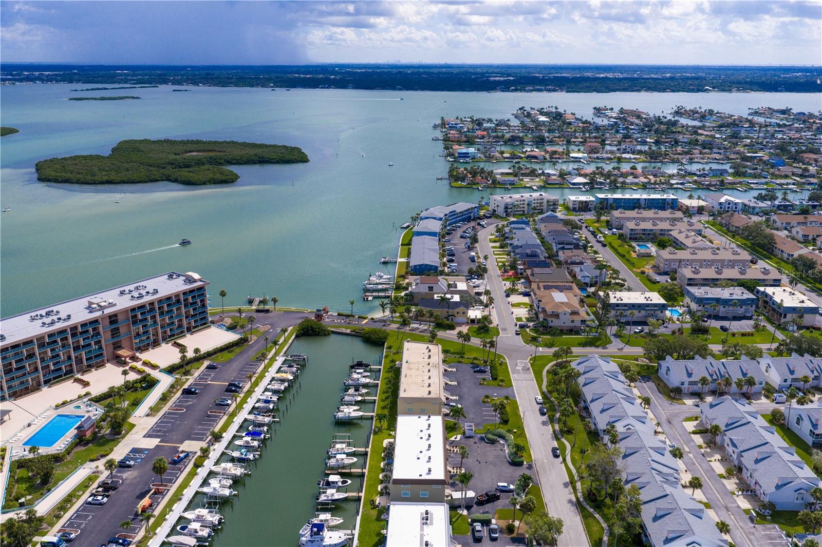 CAPRI LAGOONS CONDO - Residential