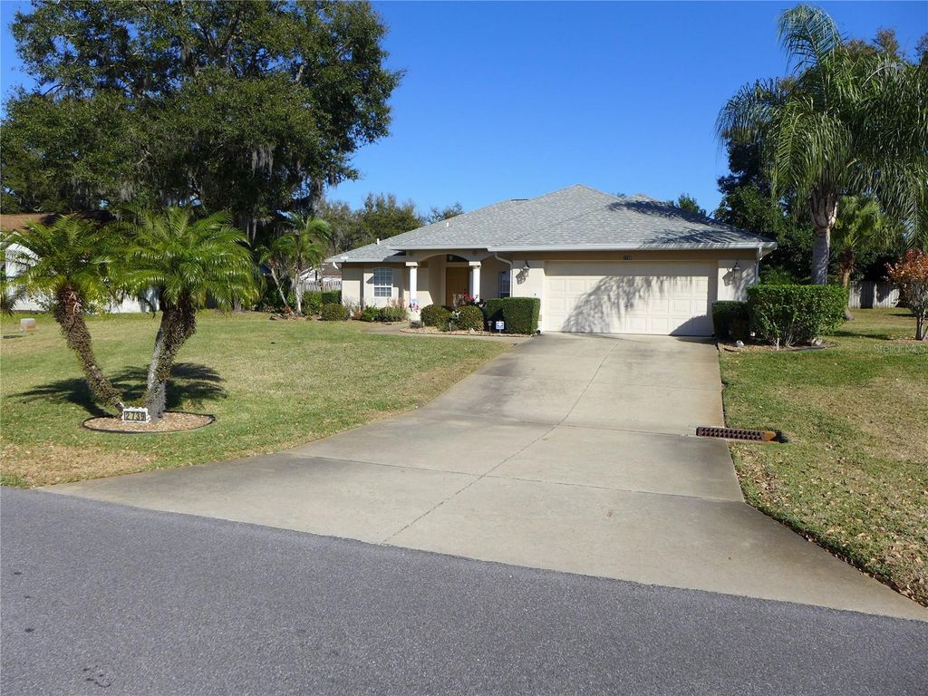 Photo of 2739 Bayview Drive, Eustis, FL 32726 (MLS # G5108570)