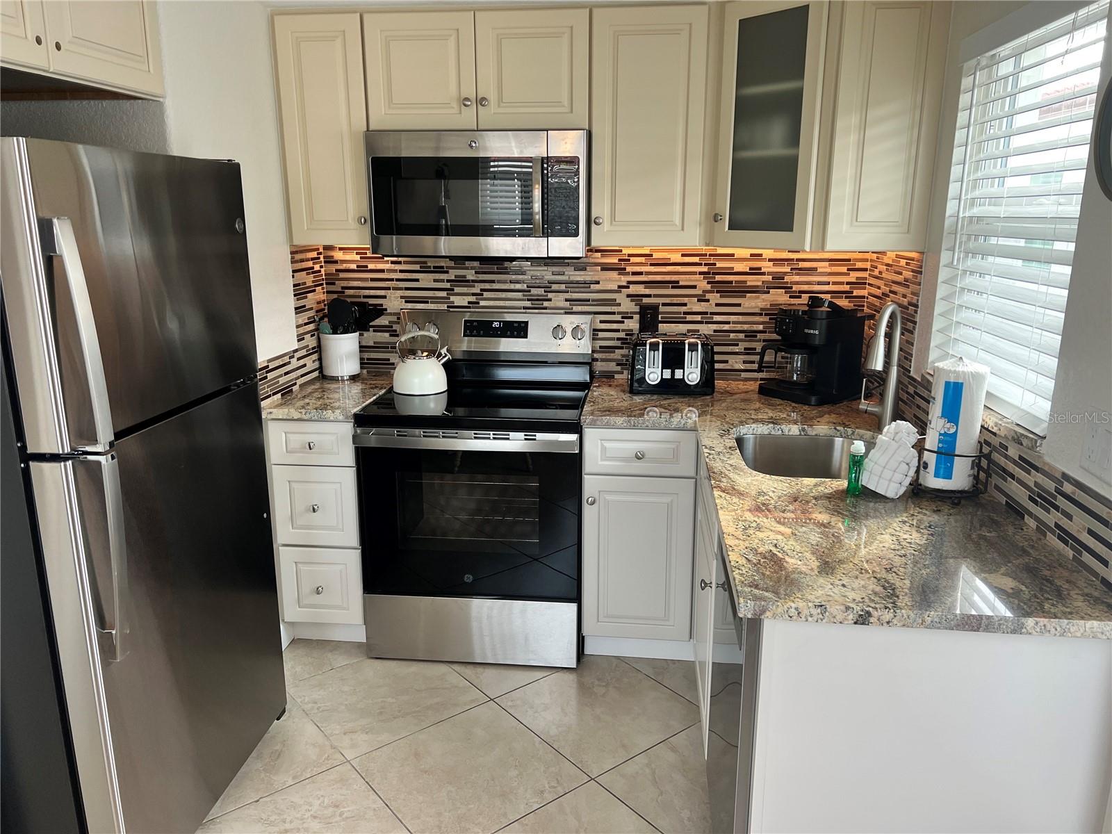 6154 MIDNIGHT PASS ROAD B07