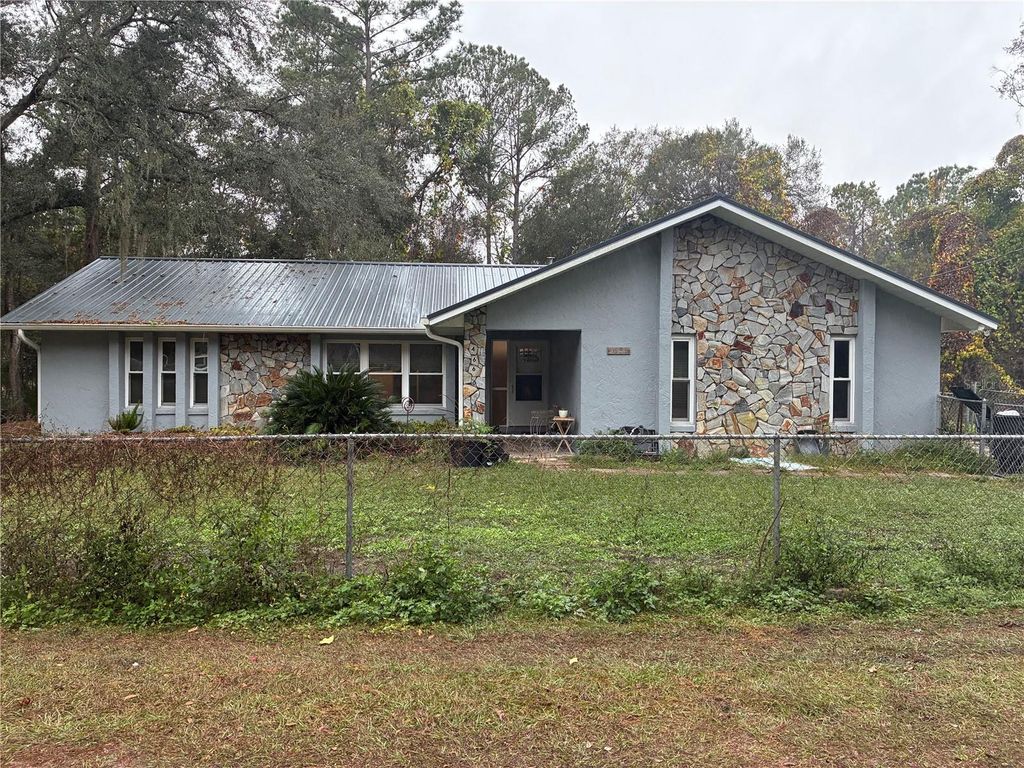 Photo of 4660 SE 160th Court, Ocklawaha, FL 32179 (MLS # OM715781)