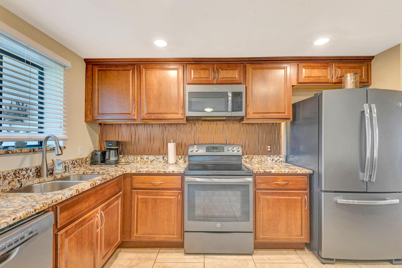 LIDO SHORES - Residential