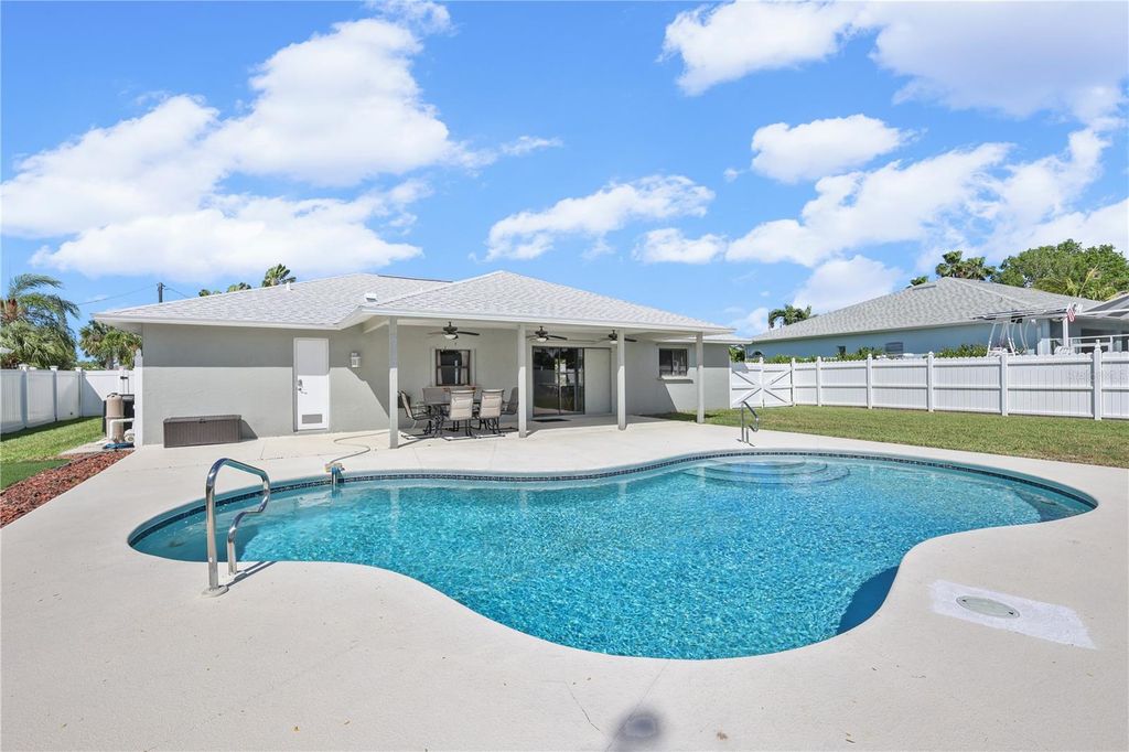 Photo of 4115 SE 10th Place, Cape Coral, FL 33904 (MLS # C7526635)