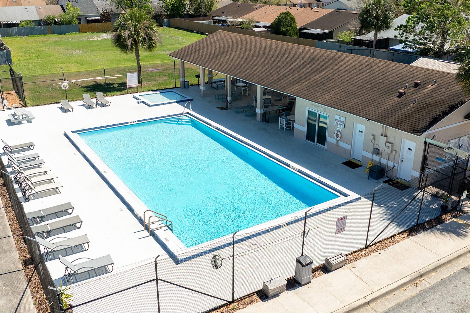 WESTSIDE TWNHMS - Residential