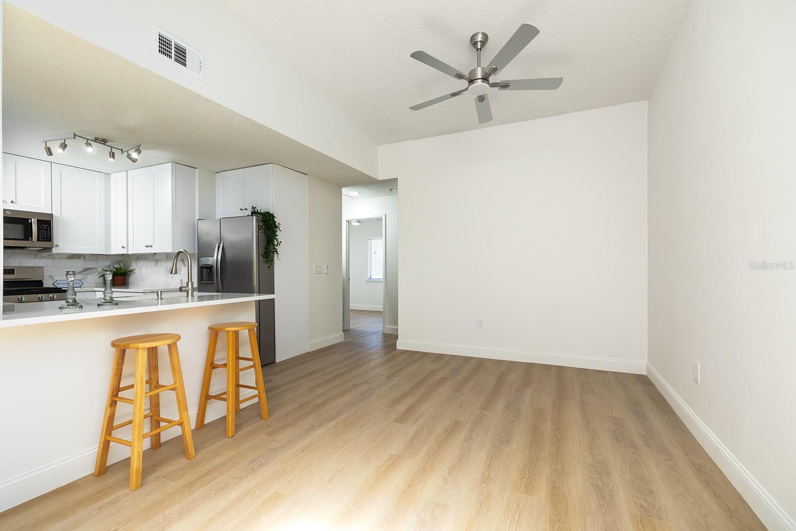 WESTSIDE TWNHMS - Residential